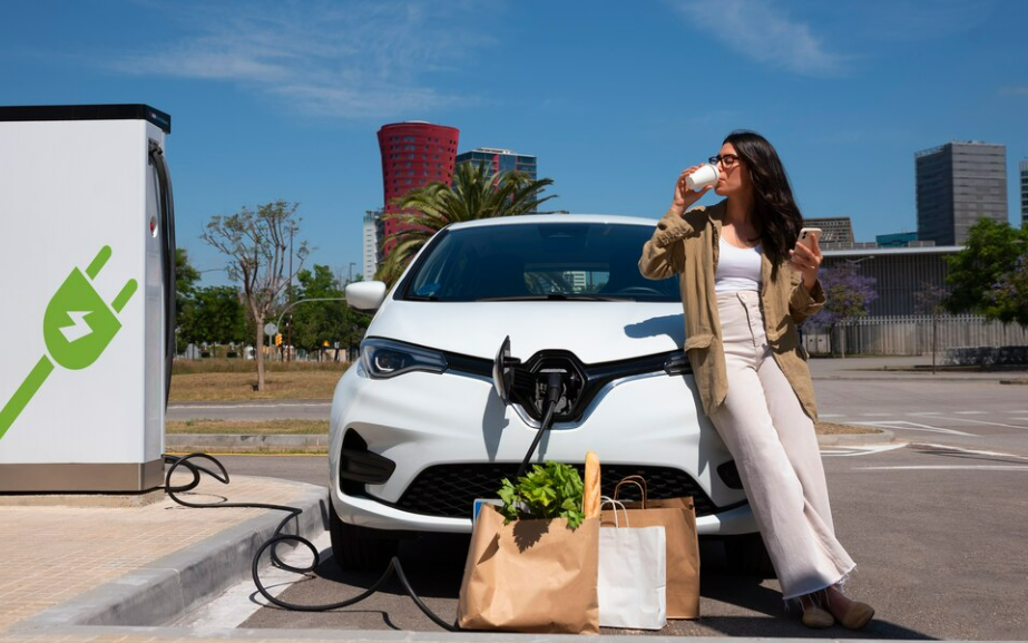 Conheça o Universo E-Tech da Renault com veículos elétricos